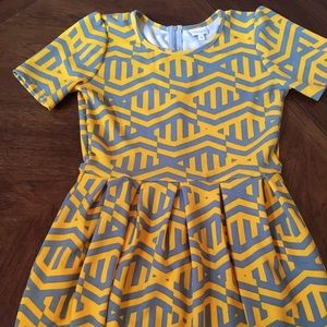 Medium LuLaRoe Amelia